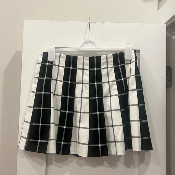 Alice and Olivia Carter Stitch Pleat Miniskirt Size 12 - Picture 3 of 3